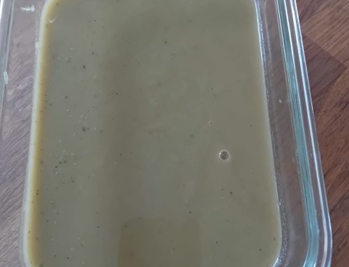 Pea pod and mint soup